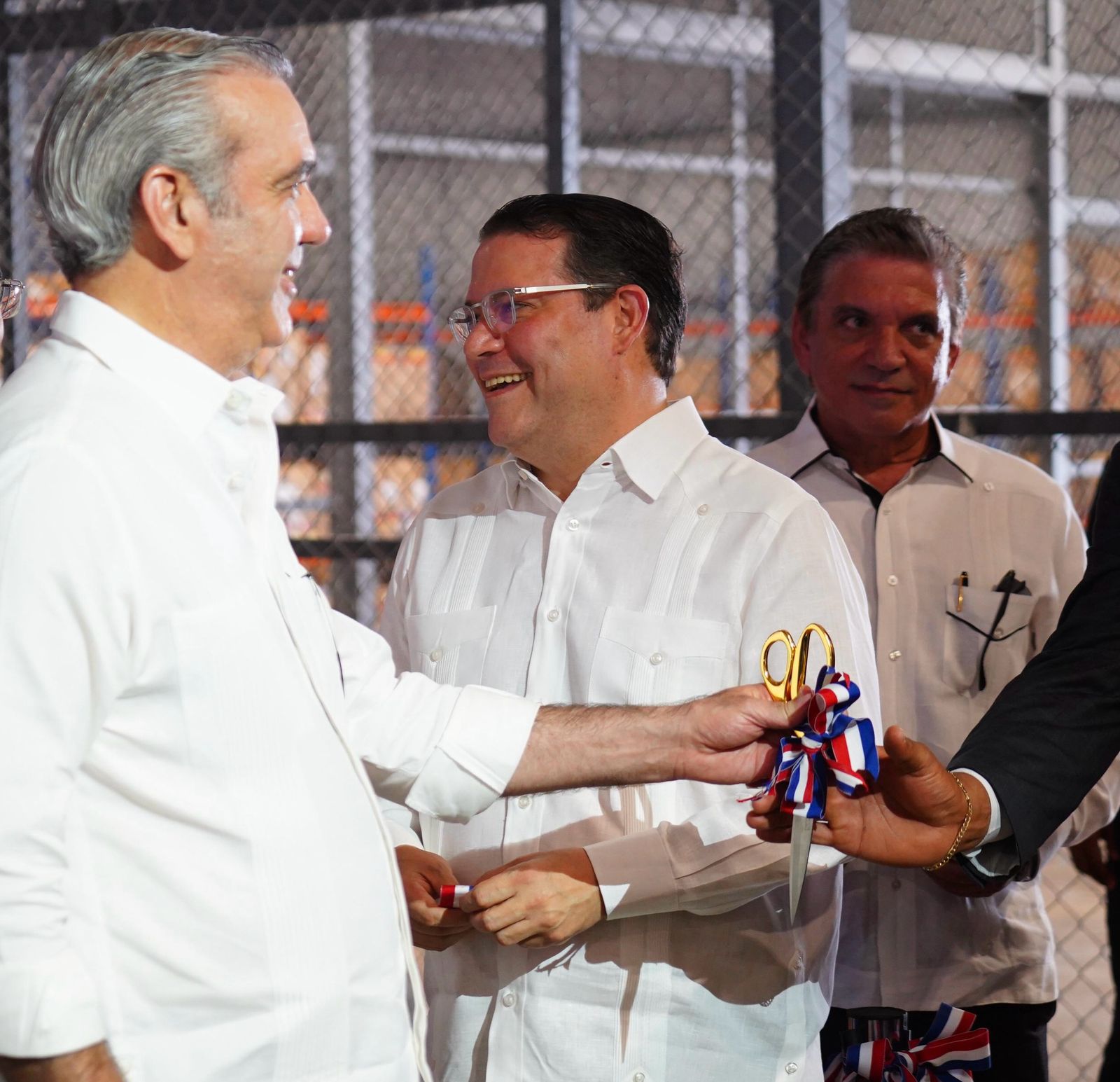Presidente Abinader y Yayo Sanz Lovatón inauguran en el AILA nueva terminal courier para manejo de mercancía comprada por internet
