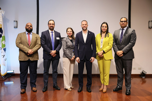 Alfred de la Rosa, Nicholas Izquierdo, Amada Méndez, Daniel Peña, Yudit Maria y Elvyn Gómez.