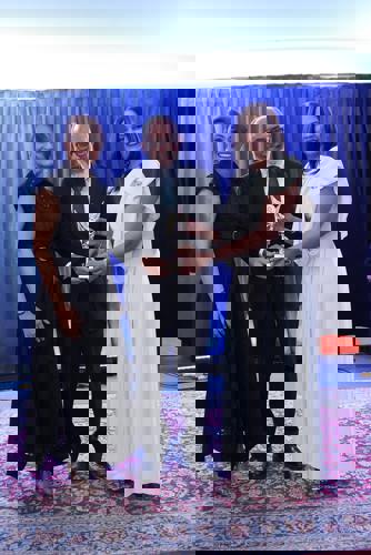 ASODOPROM reconoce a Yayo Sanz Lovatón como servidor público mejor valorado 2025