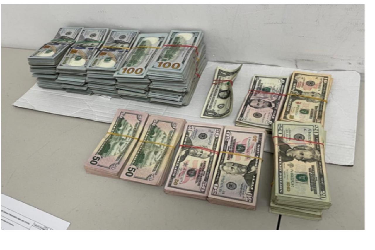 Aduanas detecta pasajero que intento ingresar 350 mil dólares sin declarar