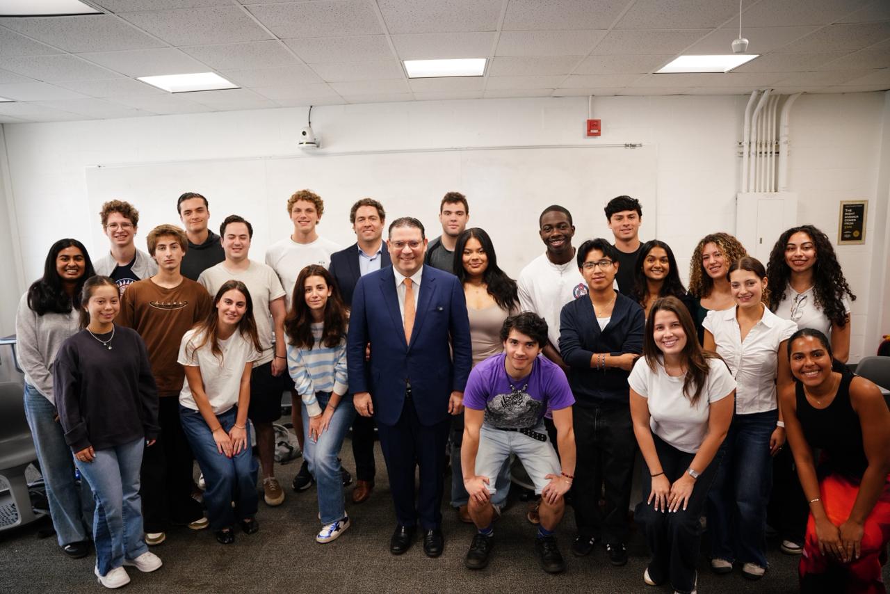 Yayo Sanz Lovatón presenta la transformación logística de RD en la Universidad George Washington